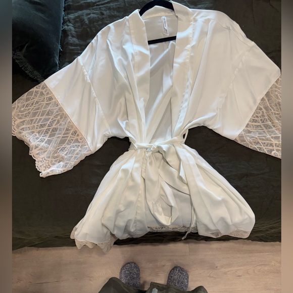Flora nikrooz gabby satin kimono robe - Picture 9 of 9